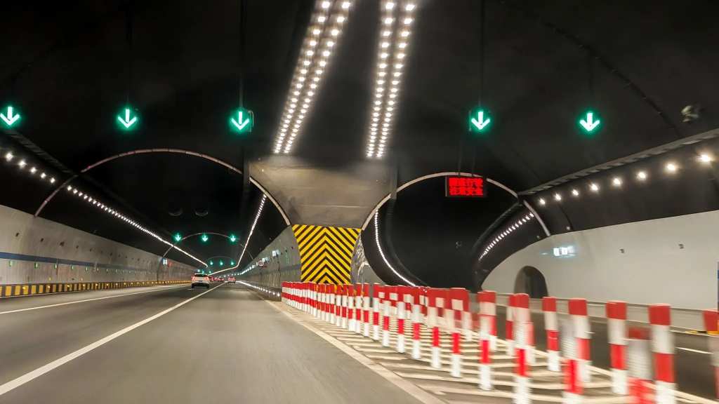 info-1024-576 LED Tunnel Light.jpg