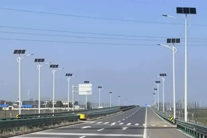 Split-Type Solar Street Lights For A Municipal Highway in Wuhan, Hubei