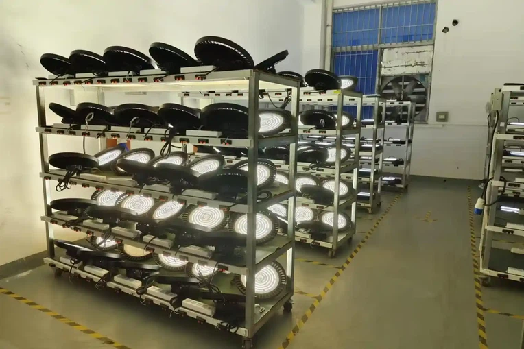 Warehouse UFO High Bay Light Shipped to America Warehouse UFO High Bay Light Shipped to America